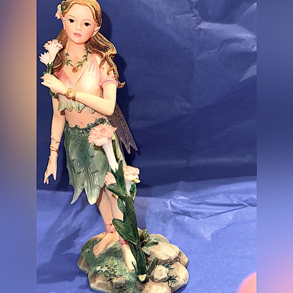 Fairy Glen “Dianthia” statue